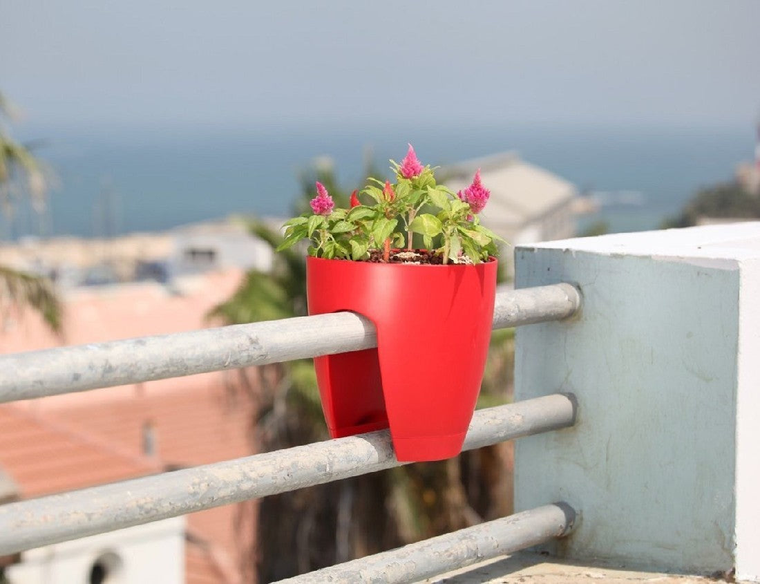 Greenbo Planter Round styled with a plant in situ