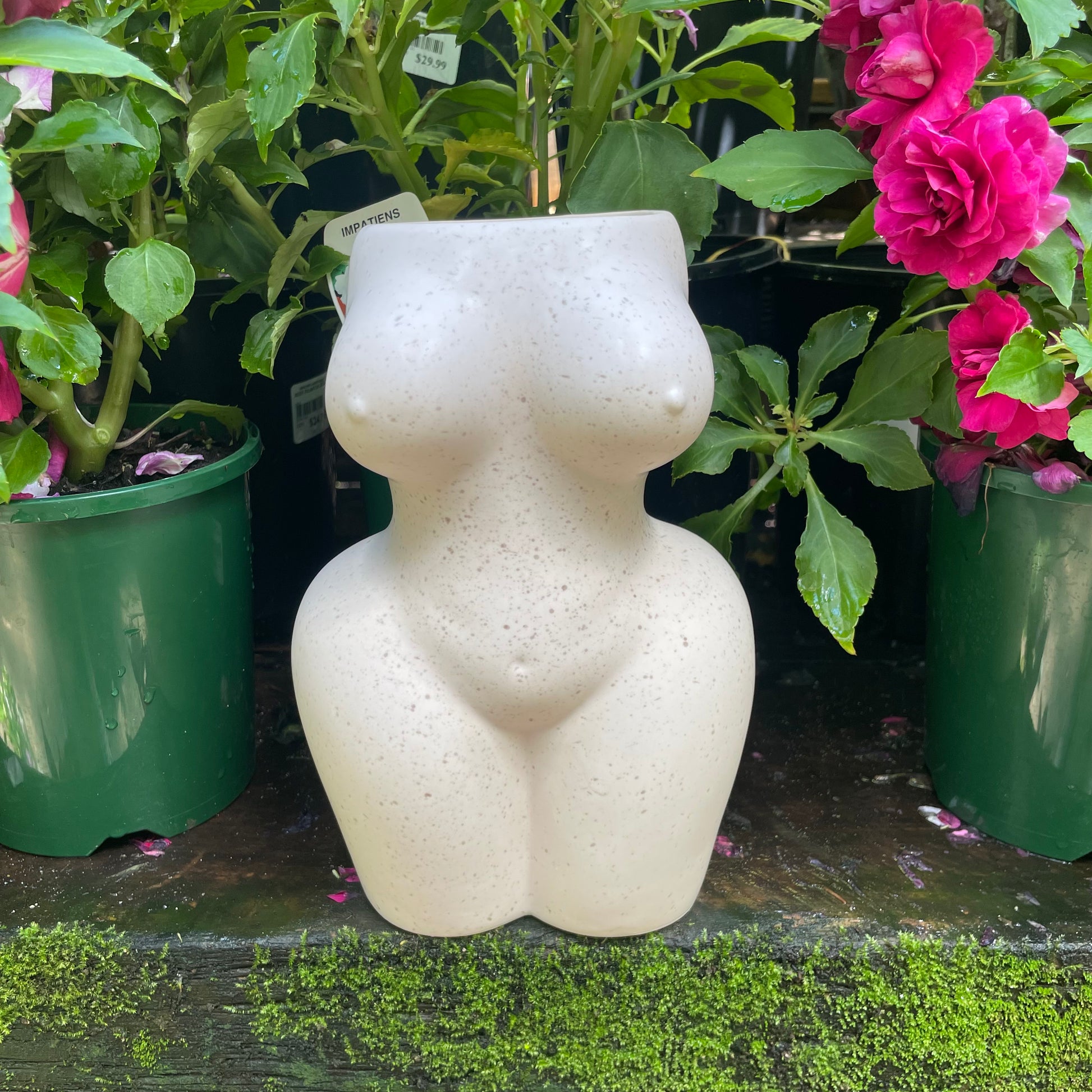 Booty Vase 22cm side profile or detail view