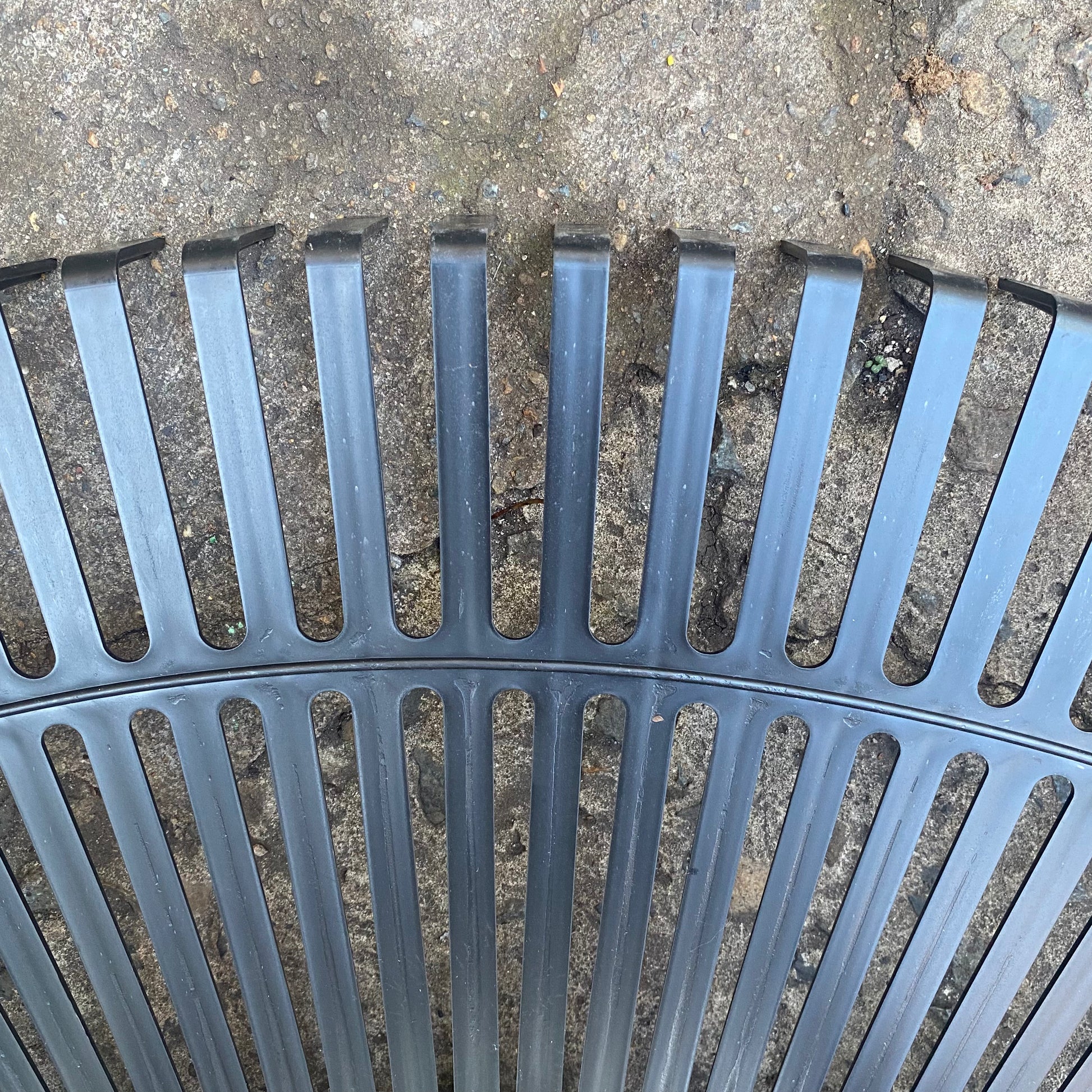 Plastic Leaf Rake 17 detail view
